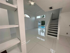 2611 Regalia Way in Hollywood, FL - Foto de edificio - Building Photo