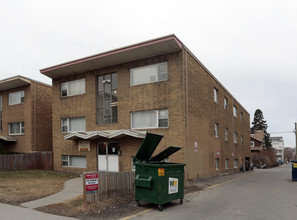 1711 Mount Royal Apartments in Calgary, AB - Building Photo - Building Photo