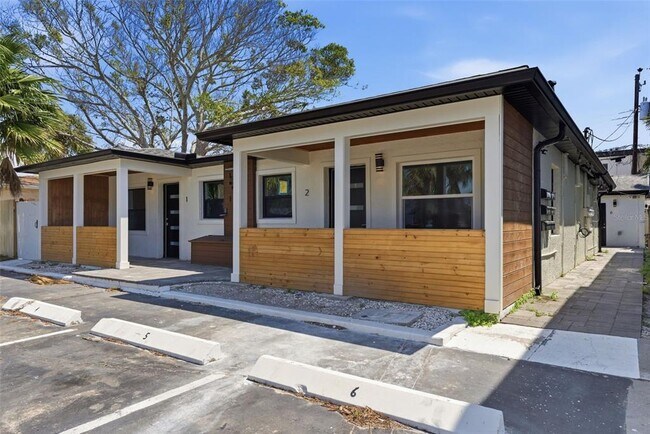 113 145th Ave in Madeira Beach, FL - Foto de edificio - Building Photo