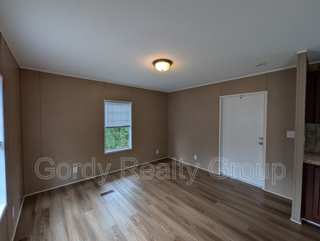 6948 Illinois St in Grand Ridge, FL - Building Photo - Building Photo