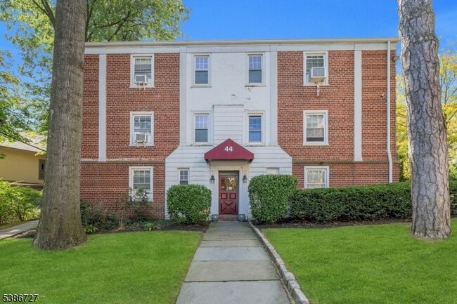 44 Union St in Montclair, NJ - Foto de edificio - Building Photo
