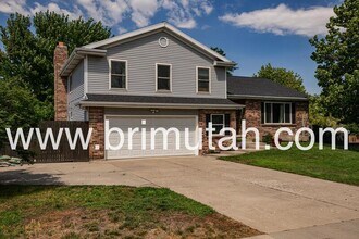 11412 Autumn Hill Dr in Sandy, UT - Building Photo - Building Photo