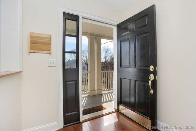 2 Sherman Ave in Greenwich, CT - Building Photo - Building Photo