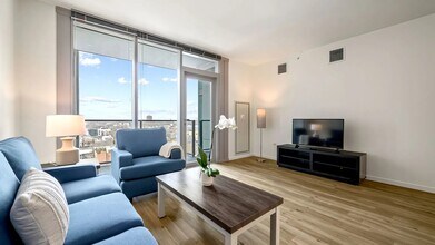 3798 N Halsted St in Chicago, IL - Building Photo - Building Photo