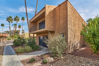 2420 Los Coyotes Dr in Palm Springs, CA - Building Photo - Building Photo