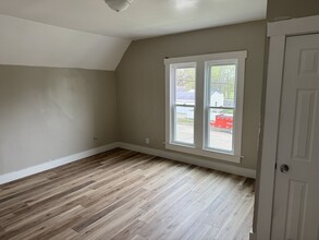 327 Stanley St in Rockford, IL - Building Photo - Building Photo