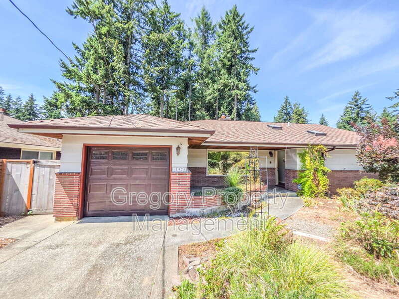 17931 Fremont Ave N in Shoreline, WA - Building Photo
