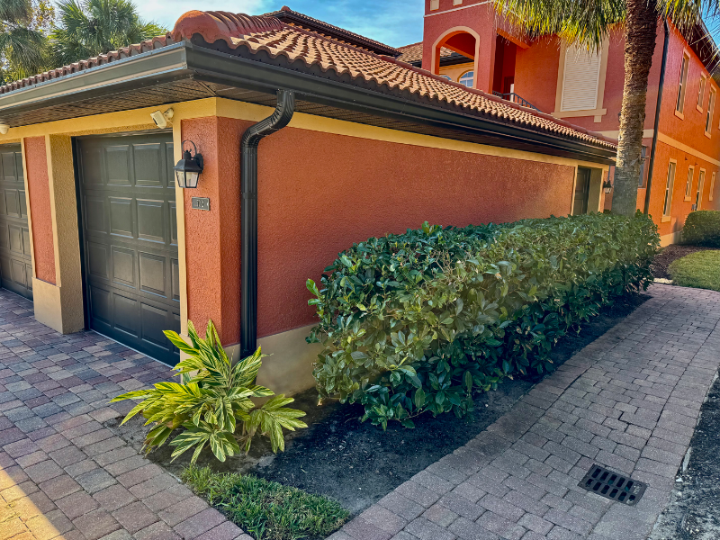 10025 Heather Ln in Naples, FL - Building Photo