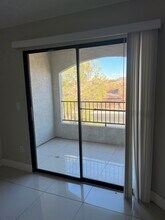 950 Seven Hills Dr, Unit 1622 in Henderson, NV - Foto de edificio - Building Photo