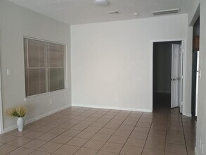 8106 Rhobell St in Houston, TX - Foto de edificio - Building Photo