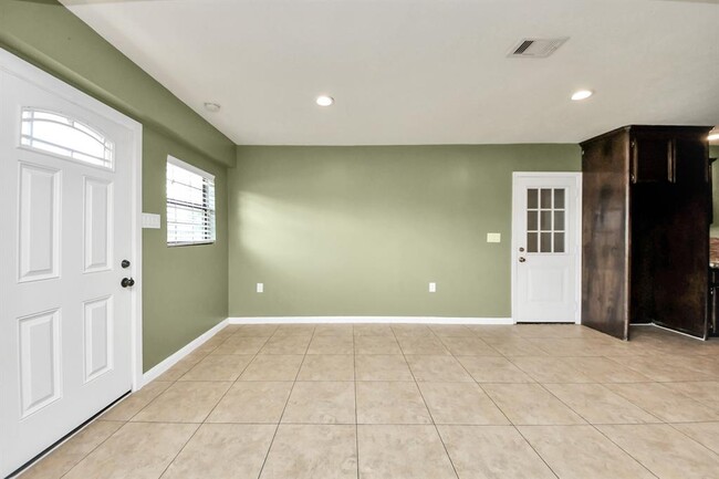 743 Eastlake St in Houston, TX - Building Photo - Building Photo