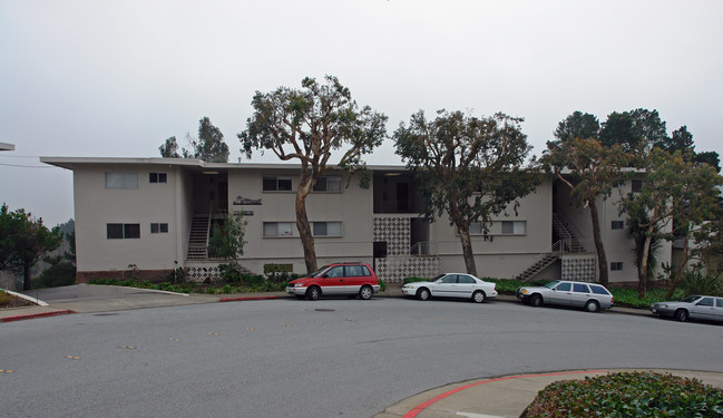 2221 Princeton Dr in San Bruno, CA - Foto de edificio - Building Photo