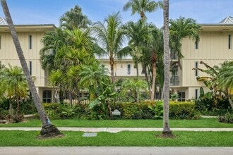 255 Sunrise Dr in Key Biscayne, FL - Building Photo - Building Photo