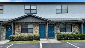 19 Ponte Vedra Ct in Palm Valley, FL - Building Photo