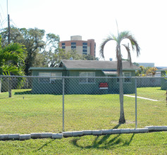 900-920 NW 96th St in Miami, FL - Foto de edificio - Building Photo