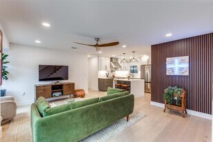 2209 Fair Oaks Dr in Austin, TX - Building Photo