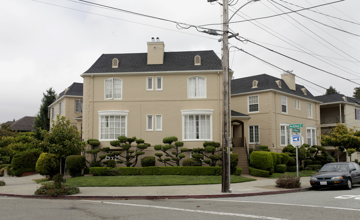 151-155 Athol Ave in Oakland, CA - Foto de edificio