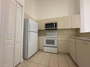 1568 SE 26th St, Unit 200 in Homestead, FL - Building Photo - Building Photo