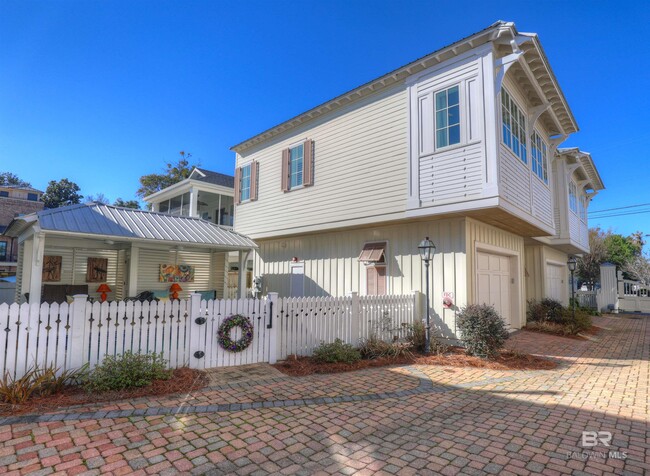 4 Downtown Founders Ln