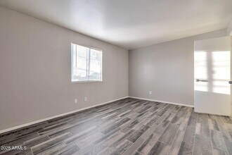 2216 E Eugie Terrace, Unit 207 in Phoenix, AZ - Building Photo - Building Photo