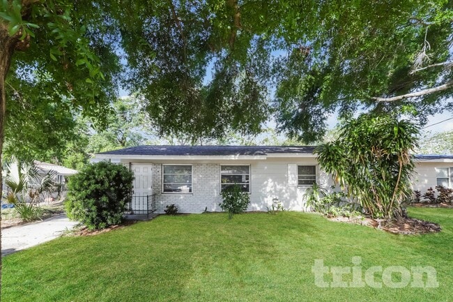 property at 10916 N 14th St