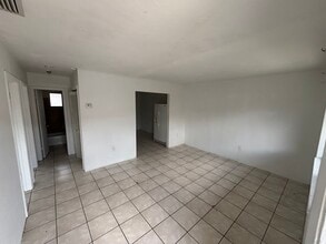 1413 NW 8th Ave in Florida City, FL - Building Photo - Building Photo