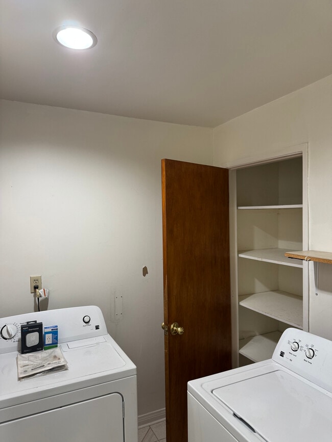 10201 Oak Park Ave in Northridge, CA - Building Photo - Building Photo