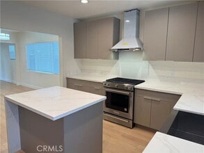 1070 N Vinedo Ave in Pasadena, CA - Building Photo - Building Photo