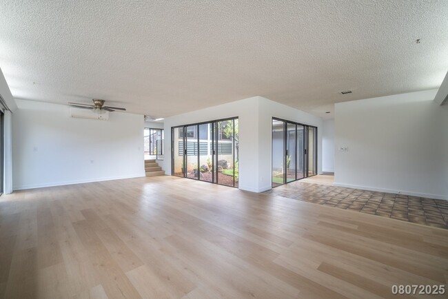 1450 Ala Naupaka St in Honolulu, HI - Building Photo - Building Photo