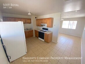 5009 Royal Dr in El Paso, TX - Building Photo - Building Photo