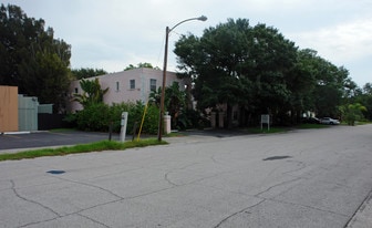 Blue Bay Villas in St. Petersburg, FL - Building Photo