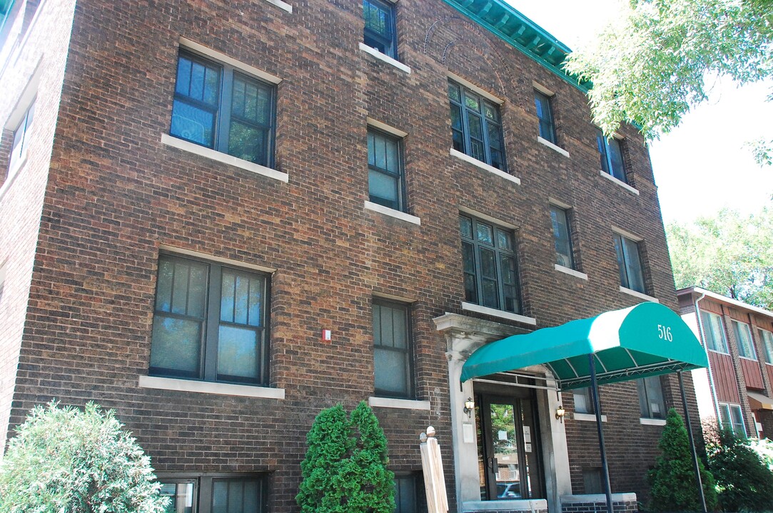 Santiago Apartments in Minneapolis, MN - Building Photo