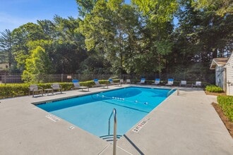Emerald Pointe in Riverdale, GA - Foto de edificio - Building Photo