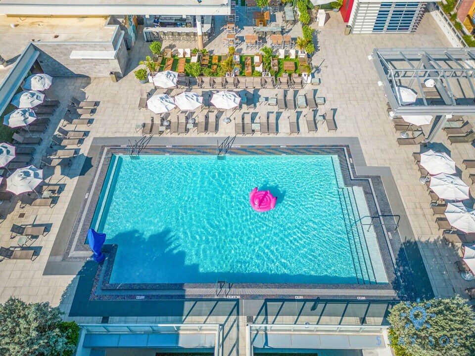 777 N Ocean Dr in Hollywood, FL - Building Photo