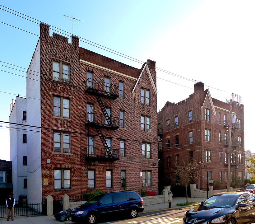 945 E 94th St in Brooklyn, NY - Building Photo