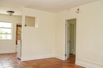 400 51st St in West Palm Beach, FL - Foto de edificio - Building Photo