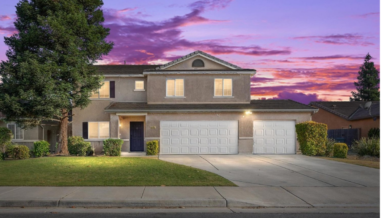 11723 Holabird Ave in Bakersfield, CA - Foto de edificio