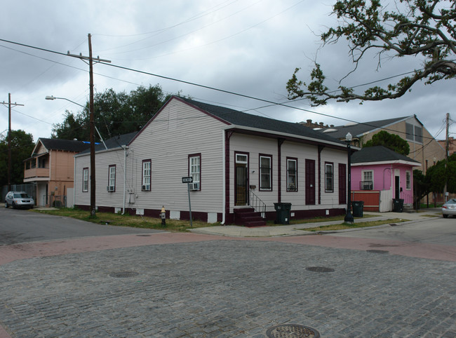 900 Josephine Dr in New Orleans, LA - Foto de edificio - Building Photo