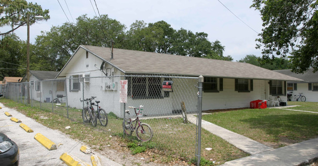 1508 E 142nd Ave in Tampa, FL - Foto de edificio - Building Photo