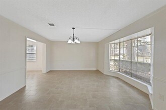 5915 Miller Valley Dr in Houston, TX - Building Photo - Building Photo