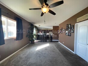 176 Nightfall Rd in San Jacinto, CA - Foto de edificio - Building Photo