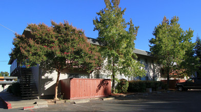 Twin Gardens Apartments in Carmichael, CA - Building Photo - Building Photo