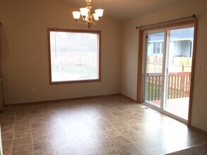 14001 122nd Ave E in Puyallup, WA - Building Photo - Building Photo