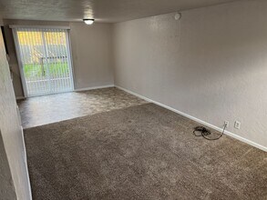 620 W Quinalt St in Springfield, OR - Building Photo - Building Photo