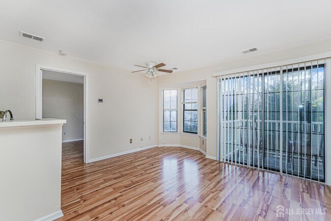 212 Blew Ct in East Brunswick, NJ - Building Photo - Building Photo