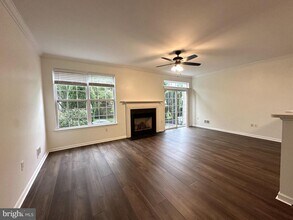 322 Amy Way in Cinnaminson, NJ - Foto de edificio - Building Photo