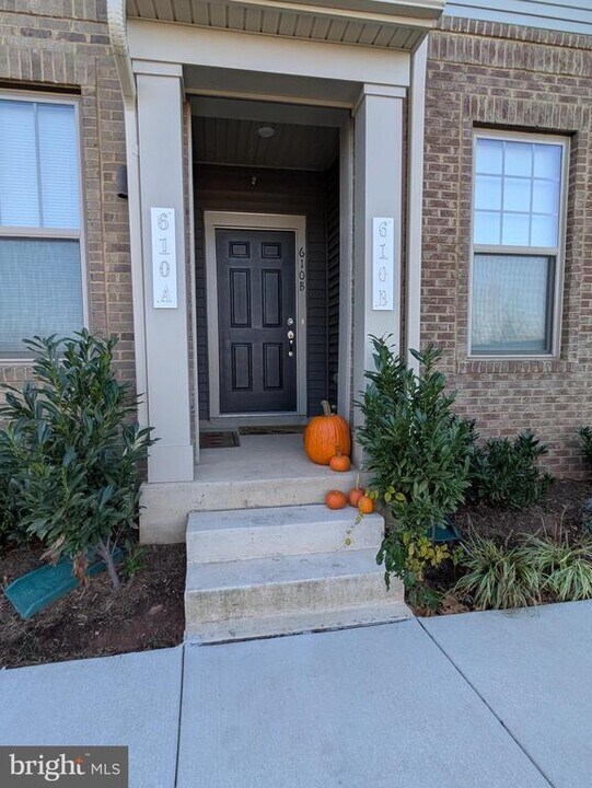 610 Percy Pl in Manassas Park, VA - Building Photo