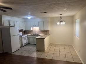 106 E Woodcrest Dr in Jackson, MS - Building Photo - Building Photo
