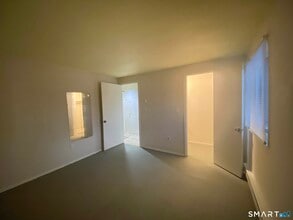 7 Padanaram Rd in Danbury, CT - Building Photo - Building Photo