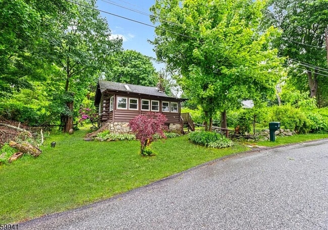 property at 13 Alturas Rd